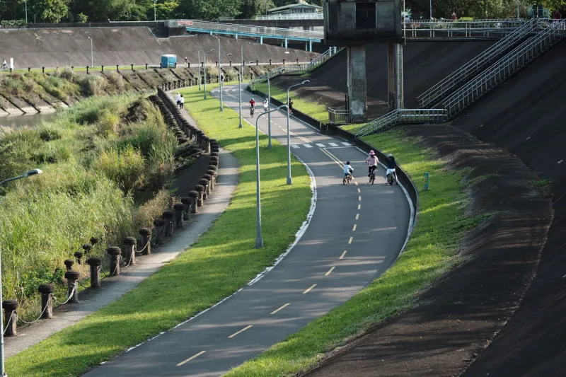 Waterfront Wheels: How American Cities Are Turning Riverfronts Into World-Class Cycling Destinations